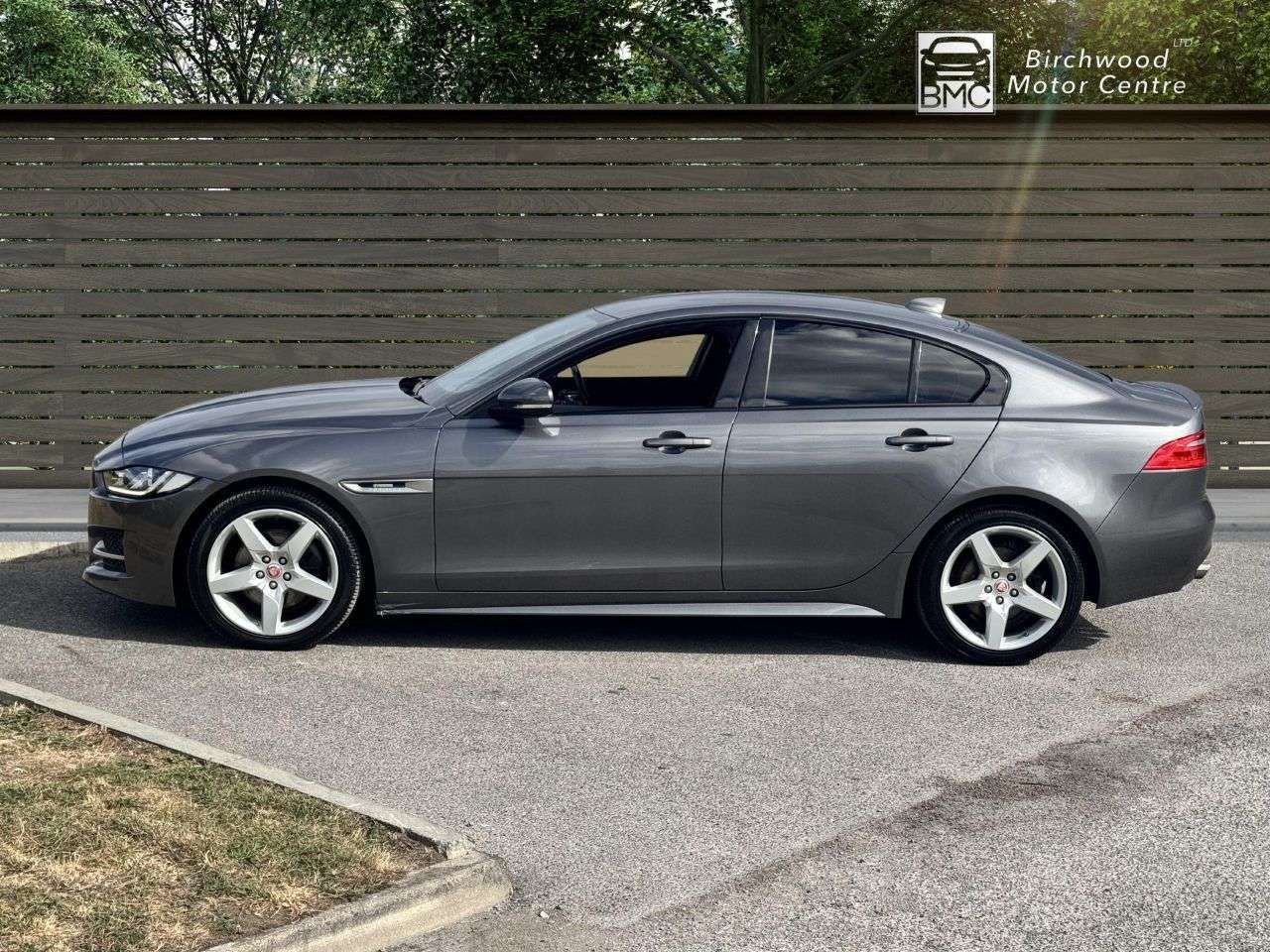 A 2016 JAGUAR XE 2.0d R-Sport Saloon 4dr Diesel Auto Euro 6 (s/s) (180 ps) A 2016 JAGUAR XE 2.0d R-Sport Saloon 4dr Diesel Auto Euro 6 (s/s) (180 ps)