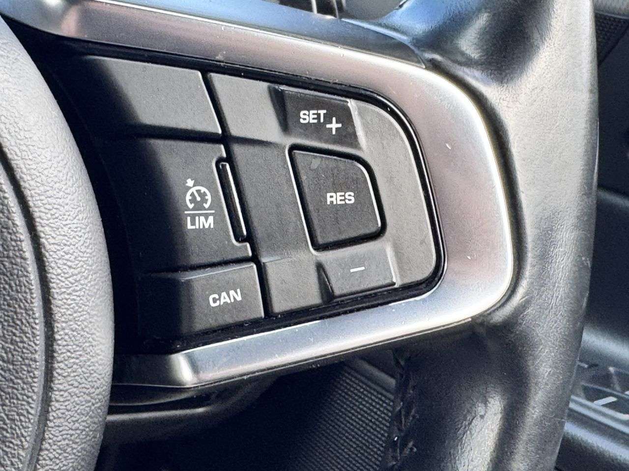 2016 JAGUAR XE 2016 JAGUAR XE