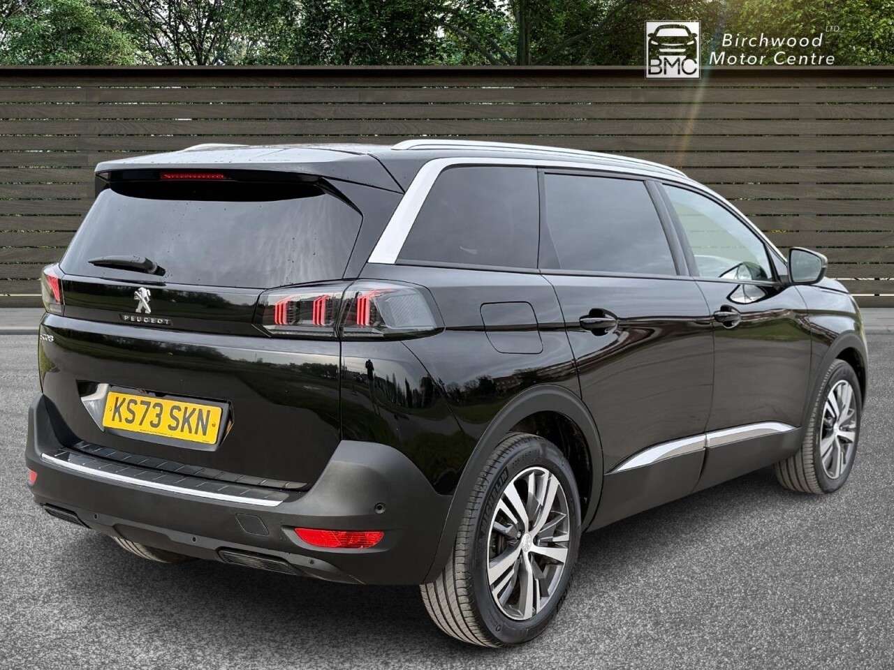 A 2023 PEUGEOT 5008 1.2 HYBRID Allure Premium + SUV 5dr Petrol Hybrid e-DSC6 Euro 6 (s/s) (136 A 2023 PEUGEOT 5008 1.2 HYBRID Allure Premium + SUV 5dr Petrol Hybrid e-DSC6 Euro 6 (s/s) (136