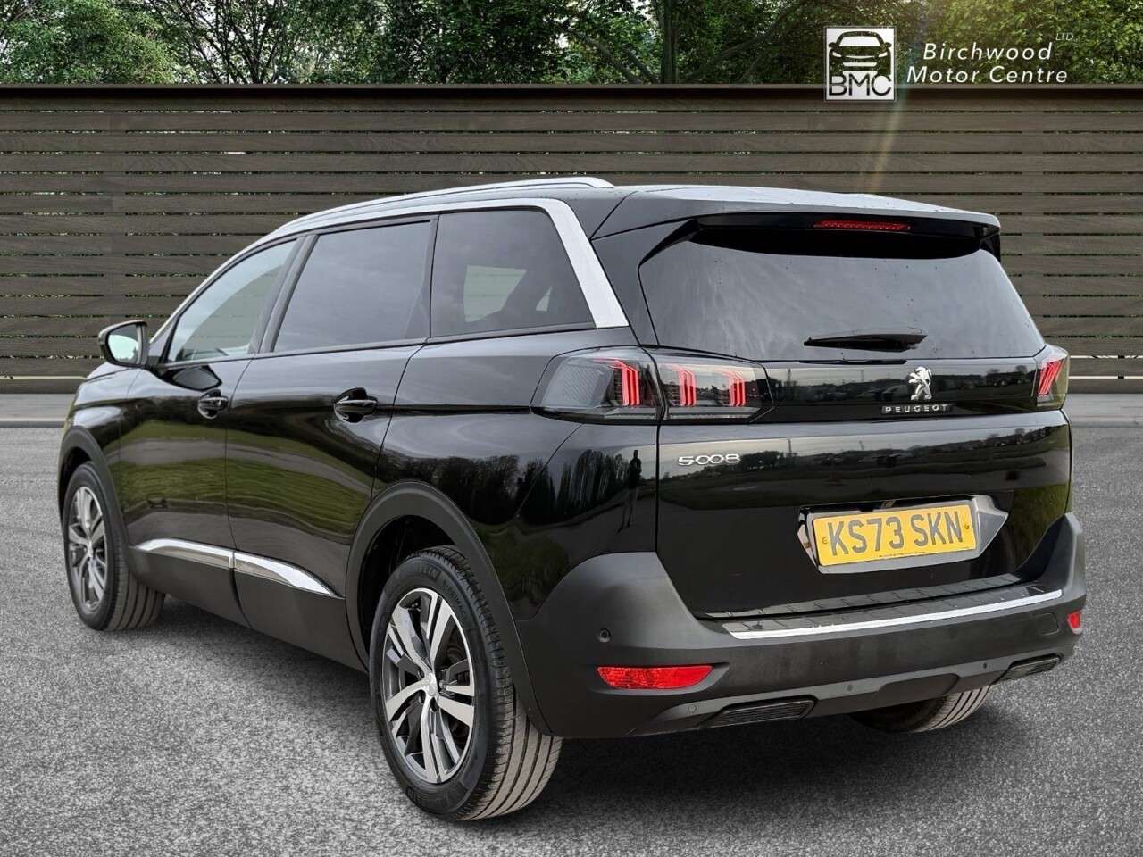 A 2023 PEUGEOT 5008 1.2 HYBRID Allure Premium + SUV 5dr Petrol Hybrid e-DSC6 Euro 6 (s/s) (136 A 2023 PEUGEOT 5008 1.2 HYBRID Allure Premium + SUV 5dr Petrol Hybrid e-DSC6 Euro 6 (s/s) (136