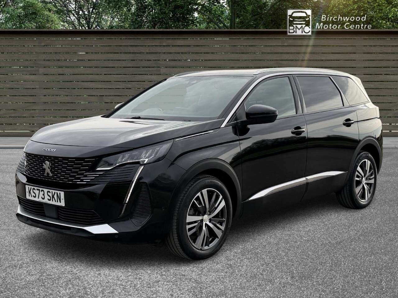 A 2023 PEUGEOT 5008 1.2 HYBRID Allure Premium + SUV 5dr Petrol Hybrid e-DSC6 Euro 6 (s/s) (136 A 2023 PEUGEOT 5008 1.2 HYBRID Allure Premium + SUV 5dr Petrol Hybrid e-DSC6 Euro 6 (s/s) (136