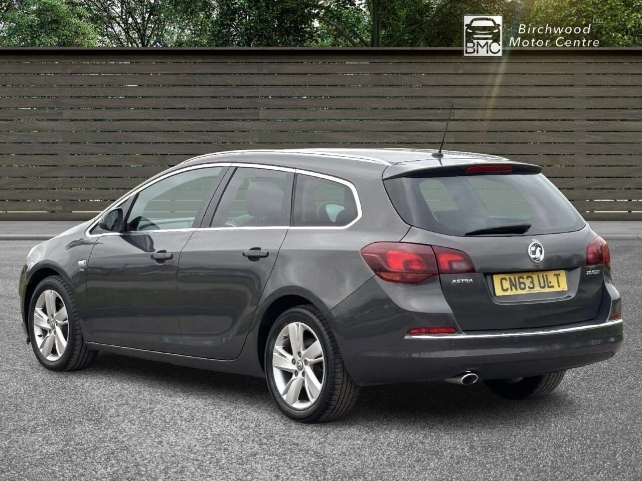 A 2013 VAUXHALL ASTRA 2.0 CDTi SRi Sports Tourer 5dr Diesel Auto Euro 5 (165 ps) A 2013 VAUXHALL ASTRA 2.0 CDTi SRi Sports Tourer 5dr Diesel Auto Euro 5 (165 ps)