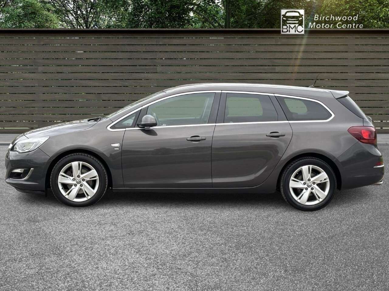 A 2013 VAUXHALL ASTRA 2.0 CDTi SRi Sports Tourer 5dr Diesel Auto Euro 5 (165 ps) A 2013 VAUXHALL ASTRA 2.0 CDTi SRi Sports Tourer 5dr Diesel Auto Euro 5 (165 ps)