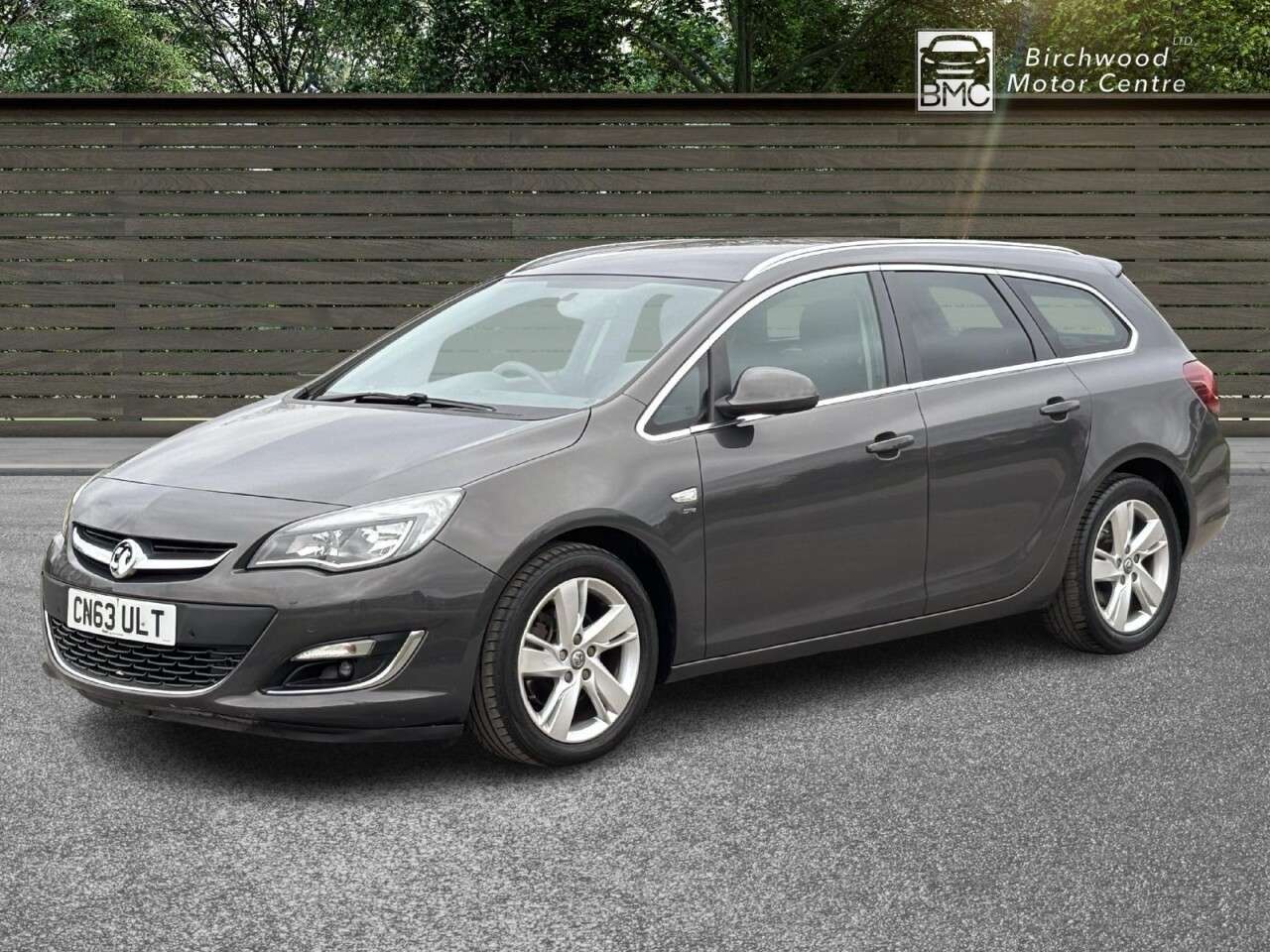 A 2013 VAUXHALL ASTRA 2.0 CDTi SRi Sports Tourer 5dr Diesel Auto Euro 5 (165 ps) A 2013 VAUXHALL ASTRA 2.0 CDTi SRi Sports Tourer 5dr Diesel Auto Euro 5 (165 ps)