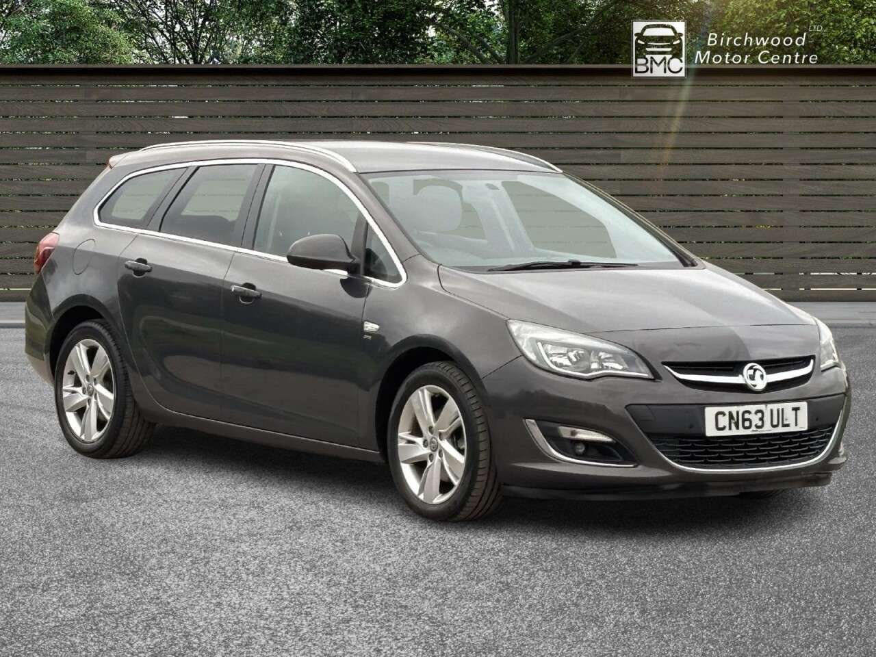A 2013 VAUXHALL ASTRA 2.0 CDTi SRi Sports Tourer 5dr Diesel Auto Euro 5 (165 ps) A 2013 VAUXHALL ASTRA 2.0 CDTi SRi Sports Tourer 5dr Diesel Auto Euro 5 (165 ps)