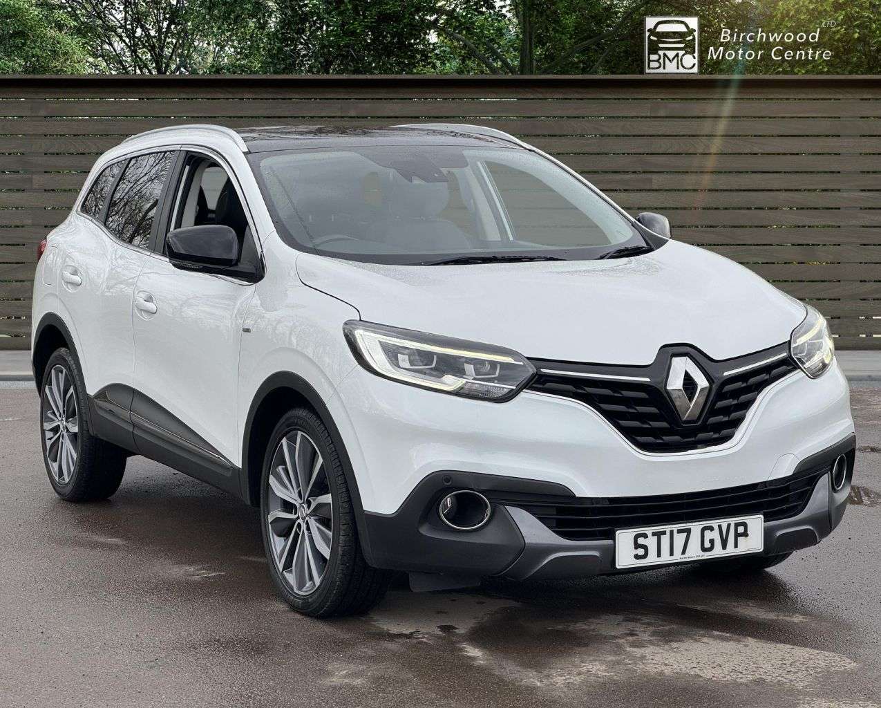 A 2017 RENAULT KADJAR 1.5 dCi Signature Nav SUV 5dr Diesel EDC Euro 6 (s/s) (110 ps) A 2017 RENAULT KADJAR 1.5 dCi Signature Nav SUV 5dr Diesel EDC Euro 6 (s/s) (110 ps)