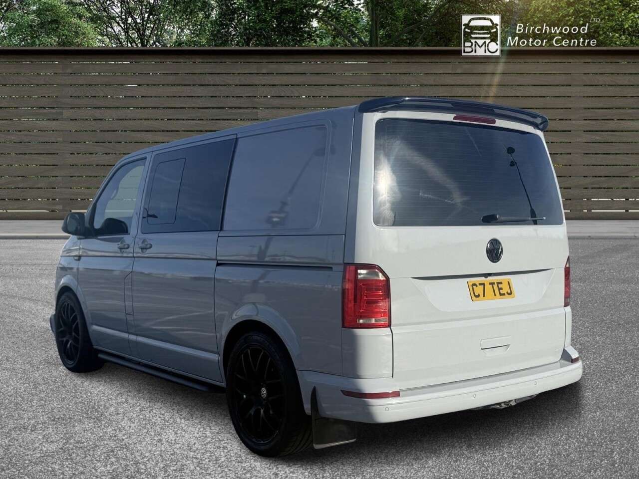 A 2017 VOLKSWAGEN TRANSPORTER 2.0 BiTDI T32 BlueMotion Tech Highline Kombi Double Cab 5dr Diesel Manual F A 2017 VOLKSWAGEN TRANSPORTER 2.0 BiTDI T32 BlueMotion Tech Highline Kombi Double Cab 5dr Diesel Manual F