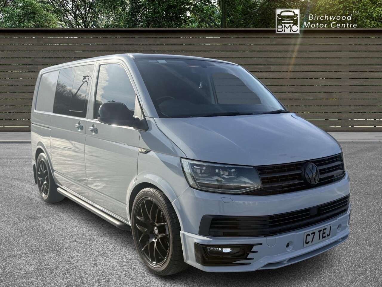 A 2017 VOLKSWAGEN TRANSPORTER 2.0 BiTDI T32 BlueMotion Tech Highline Kombi Double Cab 5dr Diesel Manual F A 2017 VOLKSWAGEN TRANSPORTER 2.0 BiTDI T32 BlueMotion Tech Highline Kombi Double Cab 5dr Diesel Manual F