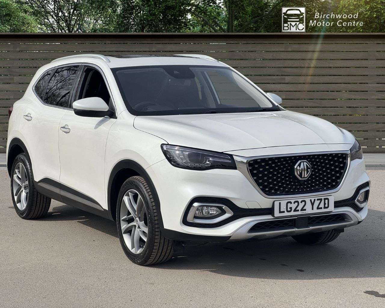 A 2022 MG MG HS 1.5 T-GDI Exclusive SUV 5dr Petrol DCT Euro 6 (s/s) (162 ps) FULL SERVICE H A 2022 MG MG HS 1.5 T-GDI Exclusive SUV 5dr Petrol DCT Euro 6 (s/s) (162 ps) FULL SERVICE H