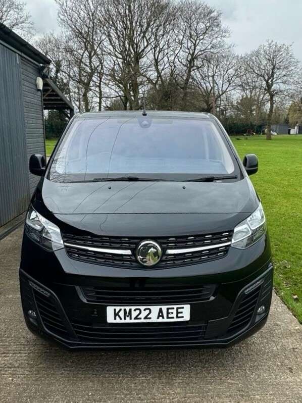 A 2022 VAUXHALL VIVARO 2.0 Turbo D 3100 Elite Crew Van Double Cab 5dr Diesel Manual L2 H1 Euro 6 ( A 2022 VAUXHALL VIVARO 2.0 Turbo D 3100 Elite Crew Van Double Cab 5dr Diesel Manual L2 H1 Euro 6 (