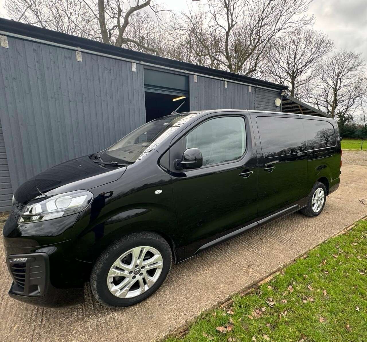 A 2022 VAUXHALL VIVARO 2.0 Turbo D 3100 Elite Crew Van Double Cab 5dr Diesel Manual L2 H1 Euro 6 ( A 2022 VAUXHALL VIVARO 2.0 Turbo D 3100 Elite Crew Van Double Cab 5dr Diesel Manual L2 H1 Euro 6 (