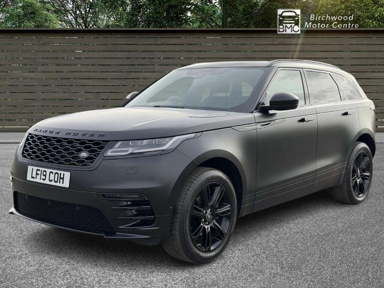 A 2019 LAND ROVER RANGE ROVER VELAR 2.0 D180 R-Dynamic SE SUV 5dr Diesel Auto 4WD Euro 6 (s/s) (180 ps) WRAPPED A 2019 LAND ROVER RANGE ROVER VELAR 2.0 D180 R-Dynamic SE SUV 5dr Diesel Auto 4WD Euro 6 (s/s) (180 ps) WRAPPED