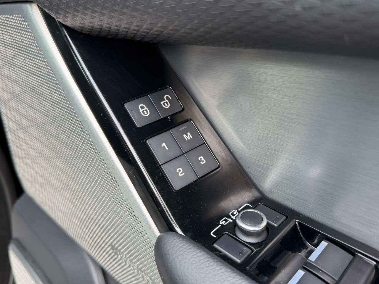 2019 LAND ROVER RANGE ROVER VELAR 2019 LAND ROVER RANGE ROVER VELAR