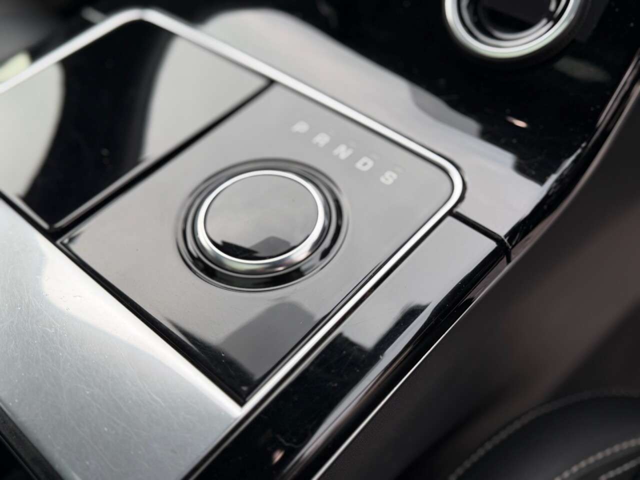 2019 LAND ROVER RANGE ROVER VELAR 2019 LAND ROVER RANGE ROVER VELAR