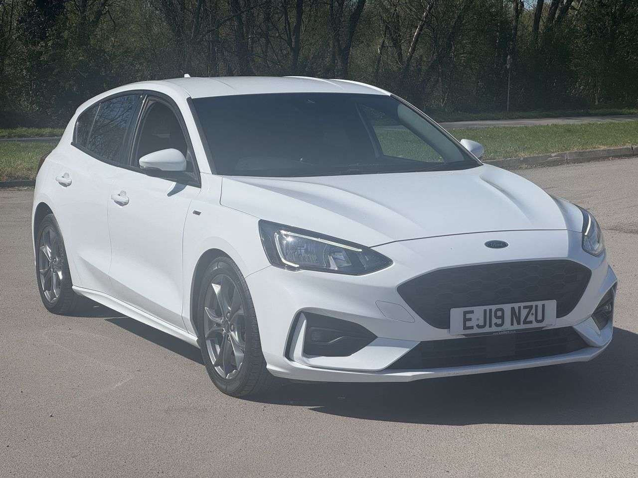A 2019 FORD FOCUS 1.0T ECOBOOST ZETEC HATCHBACK 5DR PETROL MANUAL EURO 6 (S/S) (100 PS) AIR C A 2019 FORD FOCUS 1.0T ECOBOOST ZETEC HATCHBACK 5DR PETROL MANUAL EURO 6 (S/S) (100 PS) AIR C