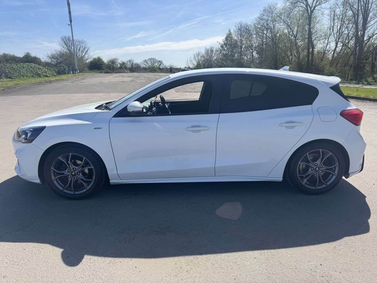 A 2019 FORD FOCUS 1.0T ECOBOOST ZETEC HATCHBACK 5DR PETROL MANUAL EURO 6 (S/S) (100 PS) AIR C A 2019 FORD FOCUS 1.0T ECOBOOST ZETEC HATCHBACK 5DR PETROL MANUAL EURO 6 (S/S) (100 PS) AIR C