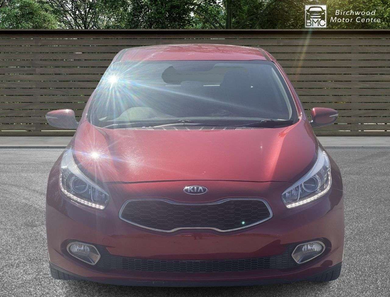 A 2014 KIA CEED 1.6 CRDi 2 Hatchback 5dr Diesel Auto Euro 5 (126 bhp) SERVICE HISTORY A 2014 KIA CEED 1.6 CRDi 2 Hatchback 5dr Diesel Auto Euro 5 (126 bhp) SERVICE HISTORY