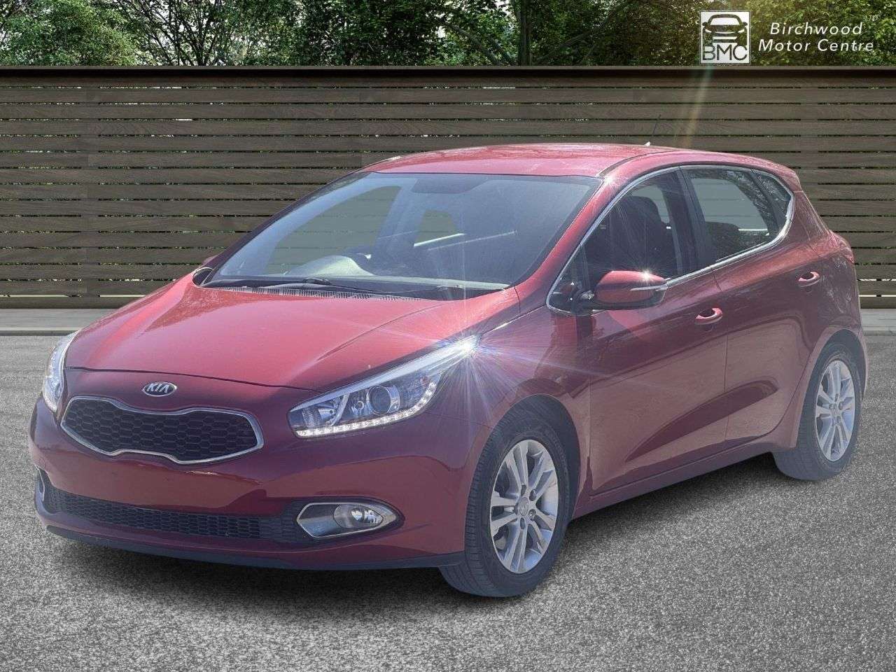 A 2014 KIA CEED 1.6 CRDi 2 Hatchback 5dr Diesel Auto Euro 5 (126 bhp) SERVICE HISTORY A 2014 KIA CEED 1.6 CRDi 2 Hatchback 5dr Diesel Auto Euro 5 (126 bhp) SERVICE HISTORY