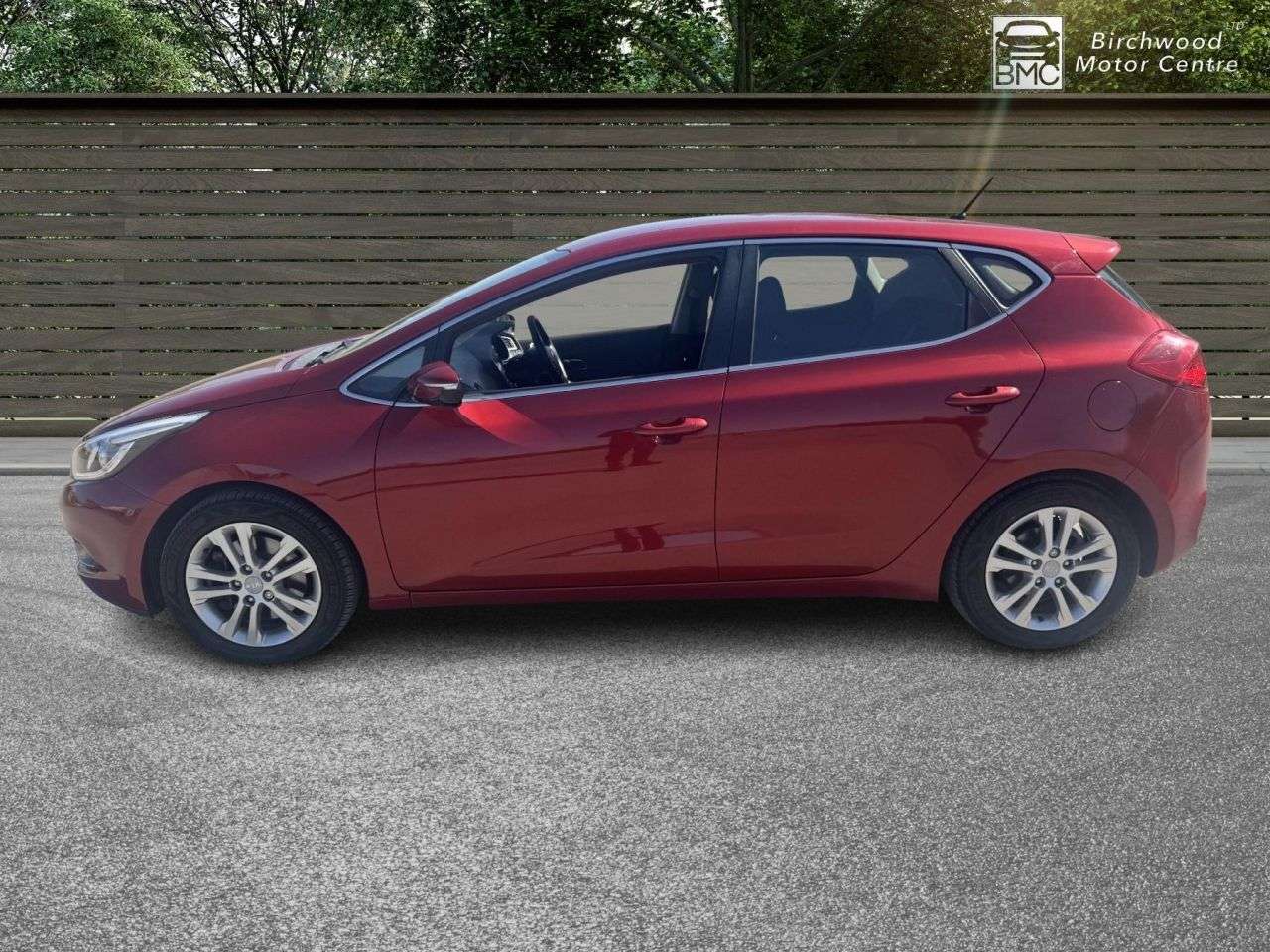 A 2014 KIA CEED 1.6 CRDi 2 Hatchback 5dr Diesel Auto Euro 5 (126 bhp) SERVICE HISTORY A 2014 KIA CEED 1.6 CRDi 2 Hatchback 5dr Diesel Auto Euro 5 (126 bhp) SERVICE HISTORY