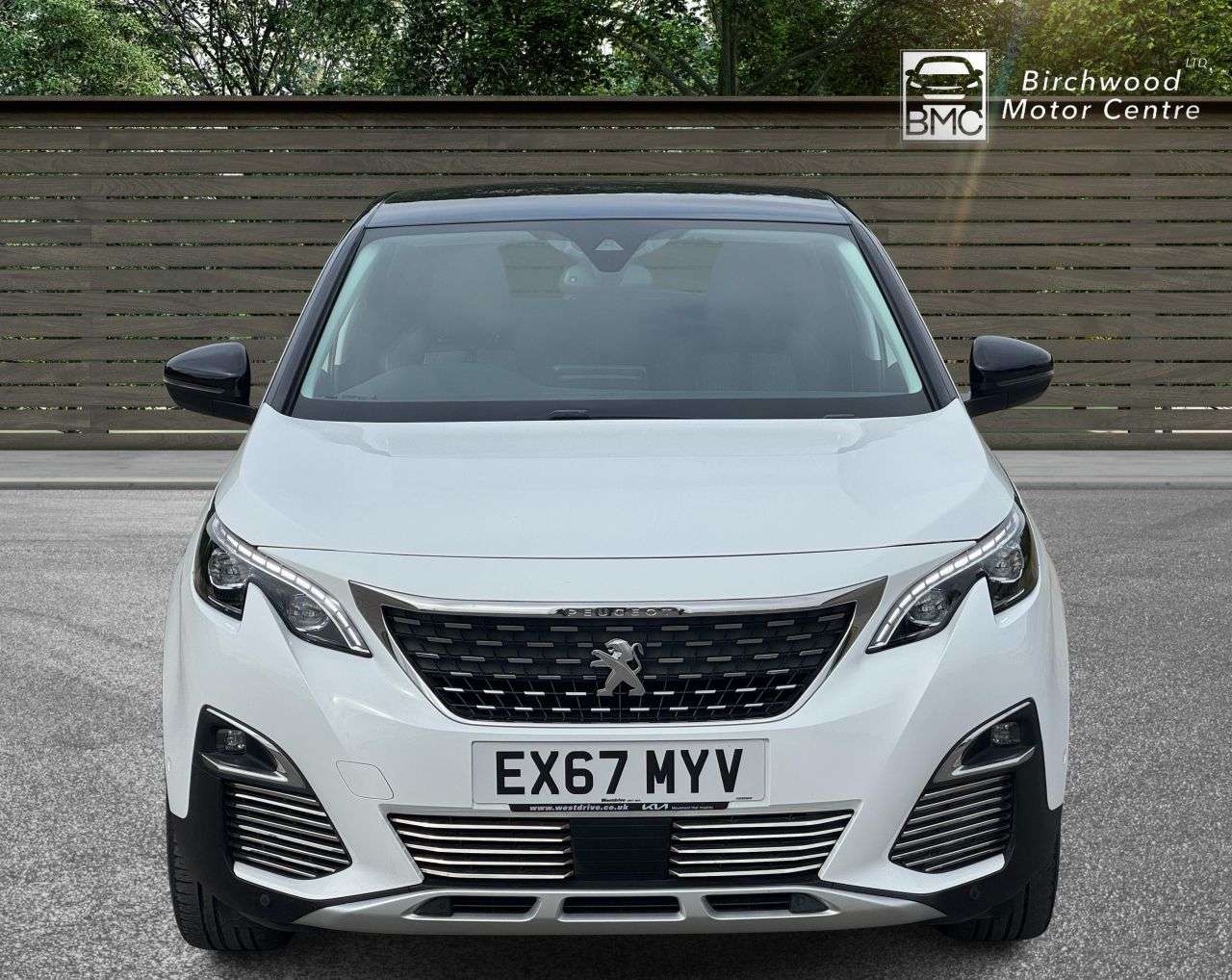 A 2017 PEUGEOT 3008 1.2 PureTech Allure SUV 5dr Petrol EAT Euro 6 (s/s) (130 ps) SUV A 2017 PEUGEOT 3008 1.2 PureTech Allure SUV 5dr Petrol EAT Euro 6 (s/s) (130 ps) SUV