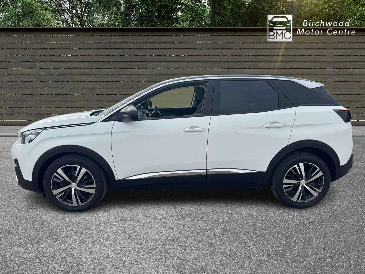 A 2017 PEUGEOT 3008 1.2 PureTech Allure SUV 5dr Petrol EAT Euro 6 (s/s) (130 ps) SUV A 2017 PEUGEOT 3008 1.2 PureTech Allure SUV 5dr Petrol EAT Euro 6 (s/s) (130 ps) SUV
