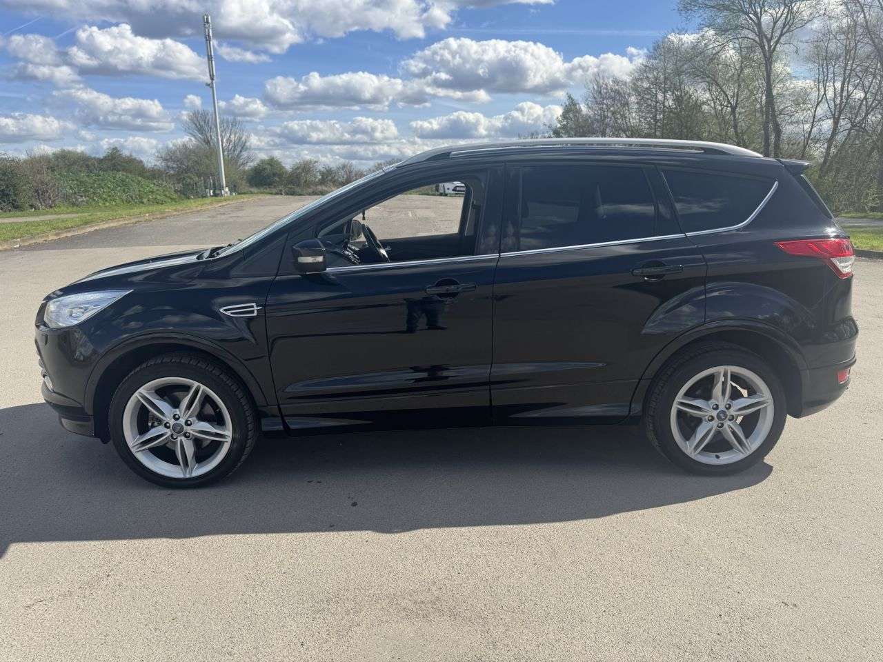 A 2015 FORD KUGA 1.5T EcoBoost Titanium X Sport SUV 5dr Petrol Auto AWD Euro 6 (s/s) (182 ps A 2015 FORD KUGA 1.5T EcoBoost Titanium X Sport SUV 5dr Petrol Auto AWD Euro 6 (s/s) (182 ps
