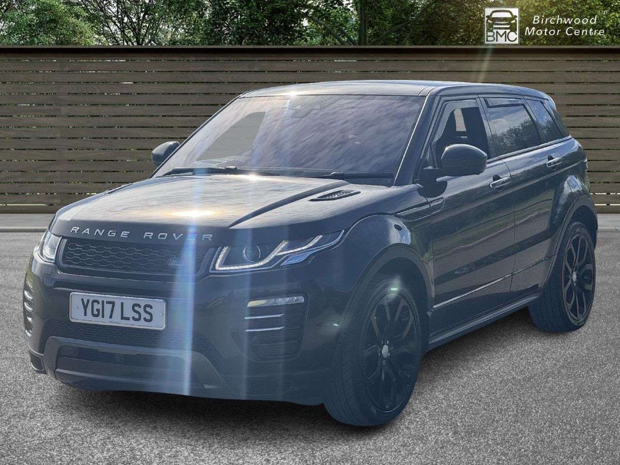 A 2017 LAND ROVER RANGE ROVER EVOQUE 2.0 TD4 HSE Dynamic Lux SUV 5dr Diesel Auto 4WD Euro 6 (s/s) (180 ps) A 2017 LAND ROVER RANGE ROVER EVOQUE 2.0 TD4 HSE Dynamic Lux SUV 5dr Diesel Auto 4WD Euro 6 (s/s) (180 ps)