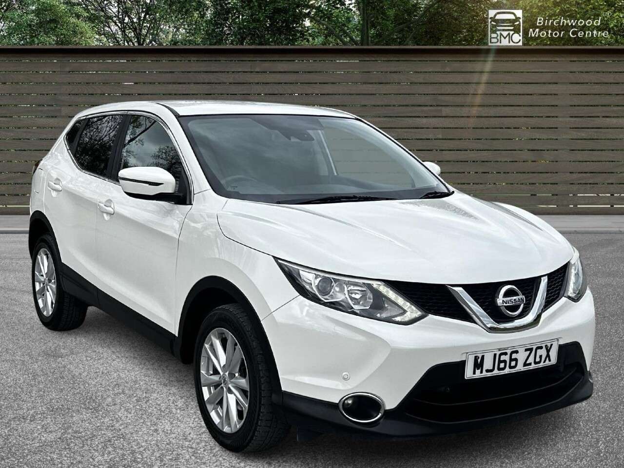 A 2016 NISSAN QASHQAI 1.2 DIG-T Acenta SUV 5dr Petrol Manual 2WD Euro 6 (s/s) (115 ps) SERVICE HI A 2016 NISSAN QASHQAI 1.2 DIG-T Acenta SUV 5dr Petrol Manual 2WD Euro 6 (s/s) (115 ps) SERVICE HI