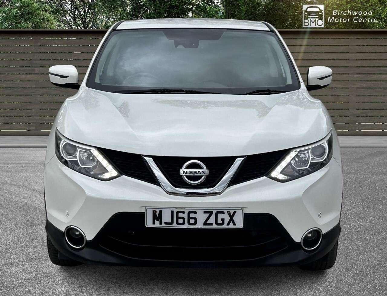 A 2016 NISSAN QASHQAI 1.2 DIG-T Acenta SUV 5dr Petrol Manual 2WD Euro 6 (s/s) (115 ps) SERVICE HI A 2016 NISSAN QASHQAI 1.2 DIG-T Acenta SUV 5dr Petrol Manual 2WD Euro 6 (s/s) (115 ps) SERVICE HI