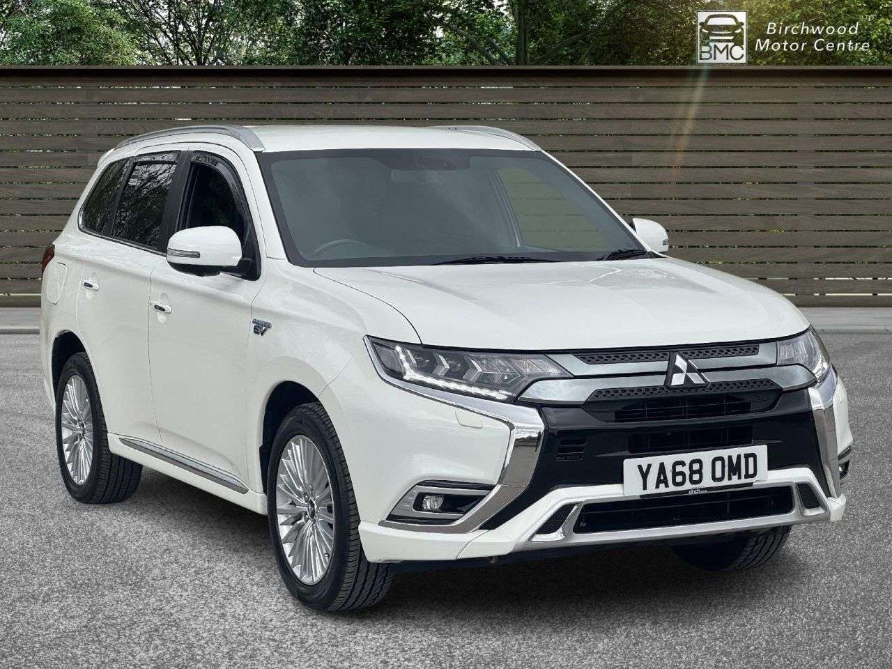 A 2018 MITSUBISHI OUTLANDER 2.4h TwinMotor 13.8kWh 4h SUV 5dr Petrol Plug-in Hybrid CVT 4WD Euro 6 (s/s A 2018 MITSUBISHI OUTLANDER 2.4h TwinMotor 13.8kWh 4h SUV 5dr Petrol Plug-in Hybrid CVT 4WD Euro 6 (s/s