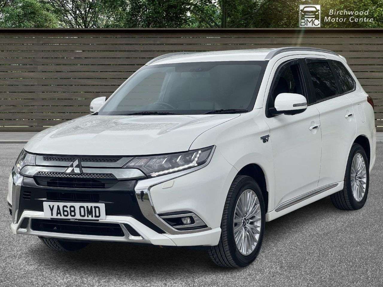 A 2018 MITSUBISHI OUTLANDER 2.4h TwinMotor 13.8kWh 4h SUV 5dr Petrol Plug-in Hybrid CVT 4WD Euro 6 (s/s A 2018 MITSUBISHI OUTLANDER 2.4h TwinMotor 13.8kWh 4h SUV 5dr Petrol Plug-in Hybrid CVT 4WD Euro 6 (s/s