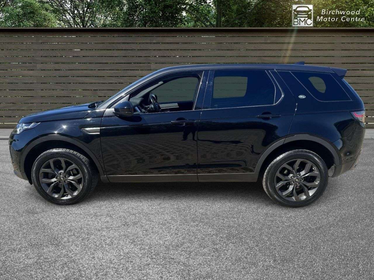 A 2018 LAND ROVER DISCOVERY SPORT 2.0 TD4 Landmark SUV 5dr Diesel Auto 4WD Euro 6 (s/s) (180 ps) 7 SEATER AUT A 2018 LAND ROVER DISCOVERY SPORT 2.0 TD4 Landmark SUV 5dr Diesel Auto 4WD Euro 6 (s/s) (180 ps) 7 SEATER AUT