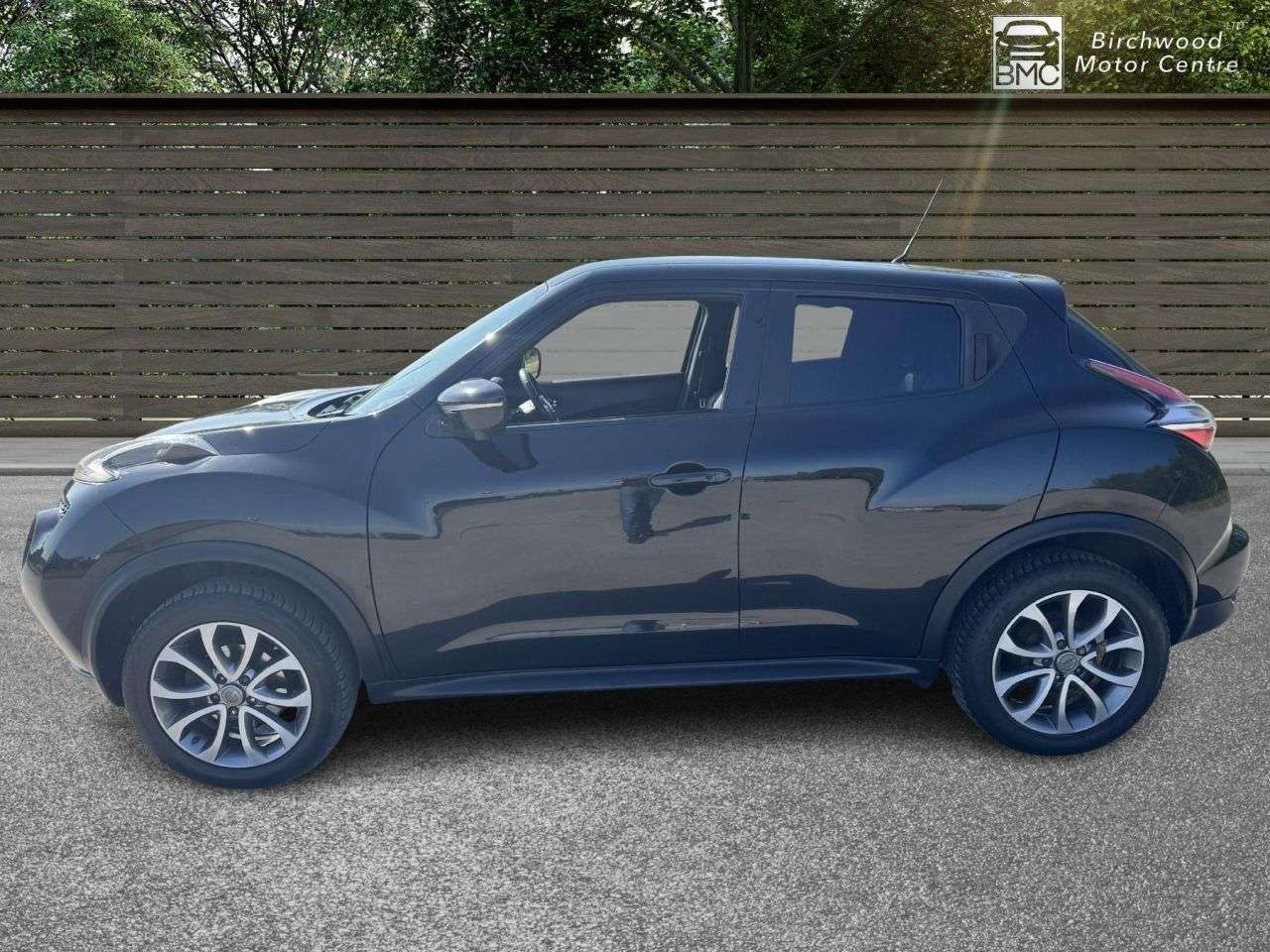 A 2017 NISSAN JUKE 1.6 Tekna SUV 5dr Petrol XTRON Euro 6 (117 ps) SATALITE NAVIGATION A 2017 NISSAN JUKE 1.6 Tekna SUV 5dr Petrol XTRON Euro 6 (117 ps) SATALITE NAVIGATION