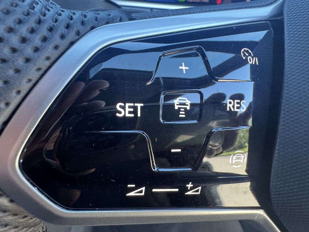2023 VOLKSWAGEN T-ROC 2023 VOLKSWAGEN T-ROC