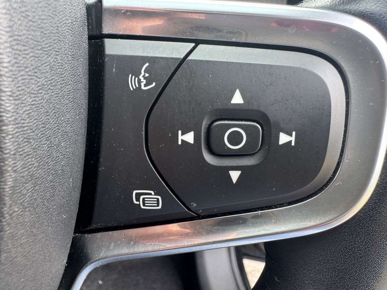 2021 VOLVO XC40 2021 VOLVO XC40