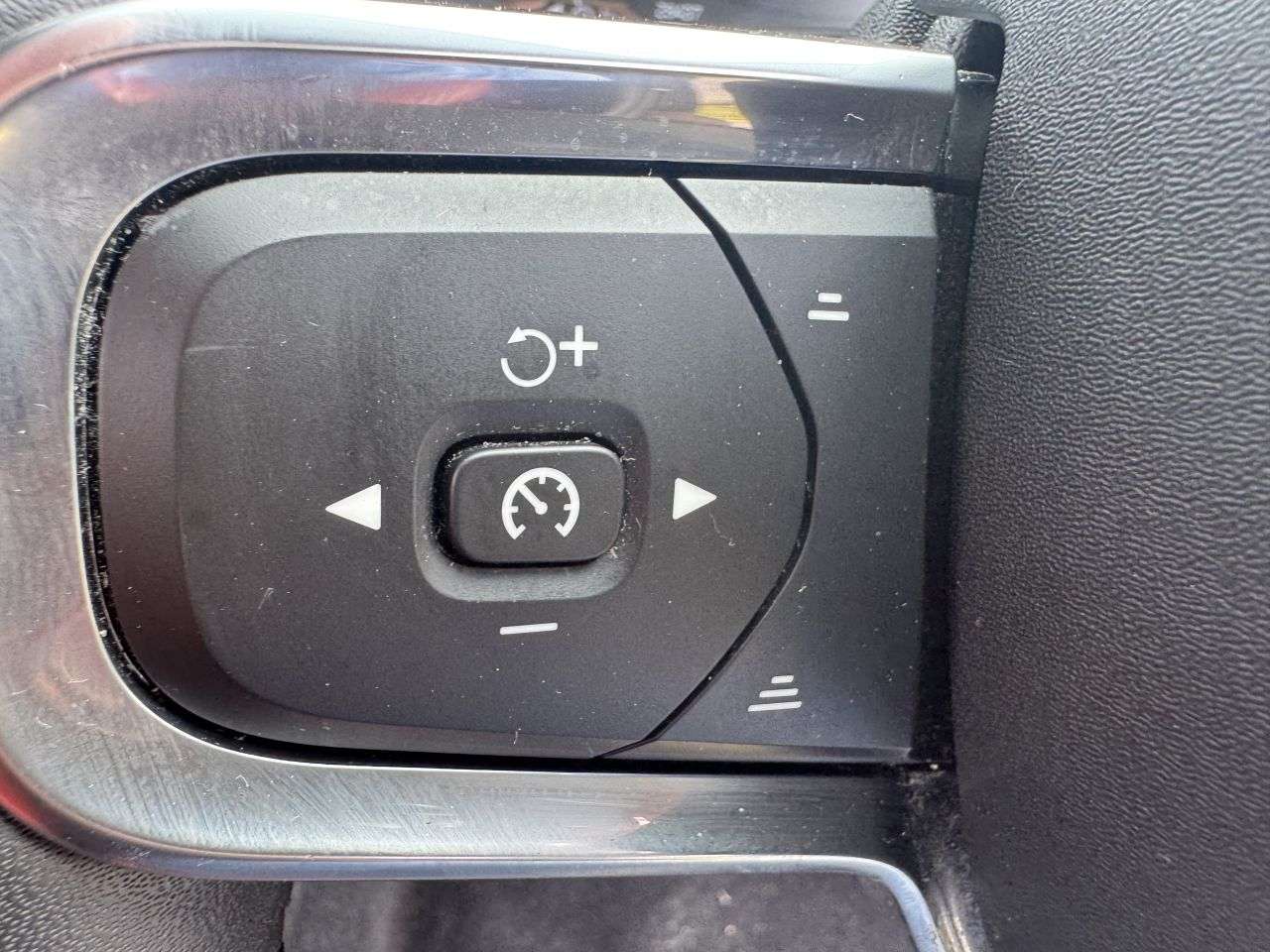 2021 VOLVO XC40 2021 VOLVO XC40