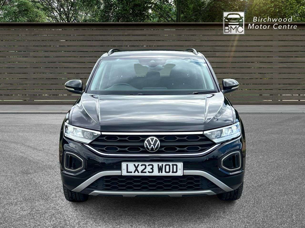 A 2023 VOLKSWAGEN T-ROC 1.5 TSI Life SUV 5dr Petrol DSG Euro 6 (s/s) (150 ps) FULL SERVICE HISTORY A 2023 VOLKSWAGEN T-ROC 1.5 TSI Life SUV 5dr Petrol DSG Euro 6 (s/s) (150 ps) FULL SERVICE HISTORY