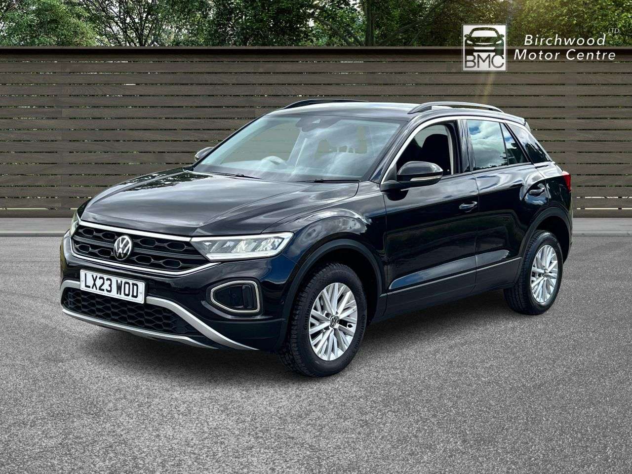 A 2023 VOLKSWAGEN T-ROC 1.5 TSI Life SUV 5dr Petrol DSG Euro 6 (s/s) (150 ps) FULL SERVICE HISTORY A 2023 VOLKSWAGEN T-ROC 1.5 TSI Life SUV 5dr Petrol DSG Euro 6 (s/s) (150 ps) FULL SERVICE HISTORY
