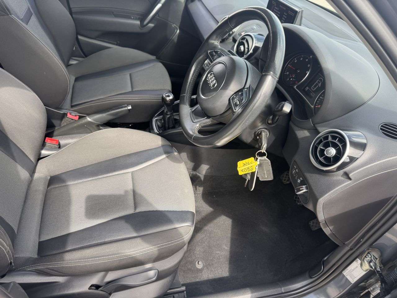 2016 AUDI A1 2016 AUDI A1