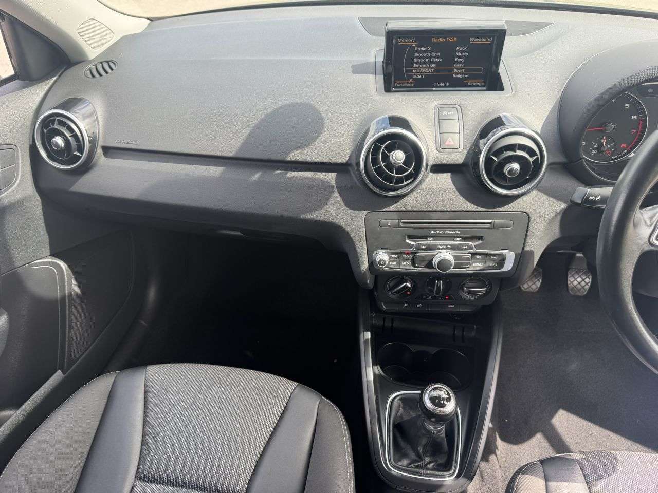2016 AUDI A1 2016 AUDI A1