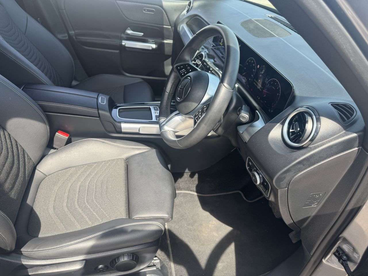 2025 MERCEDES-BENZ GLB 2025 MERCEDES-BENZ GLB