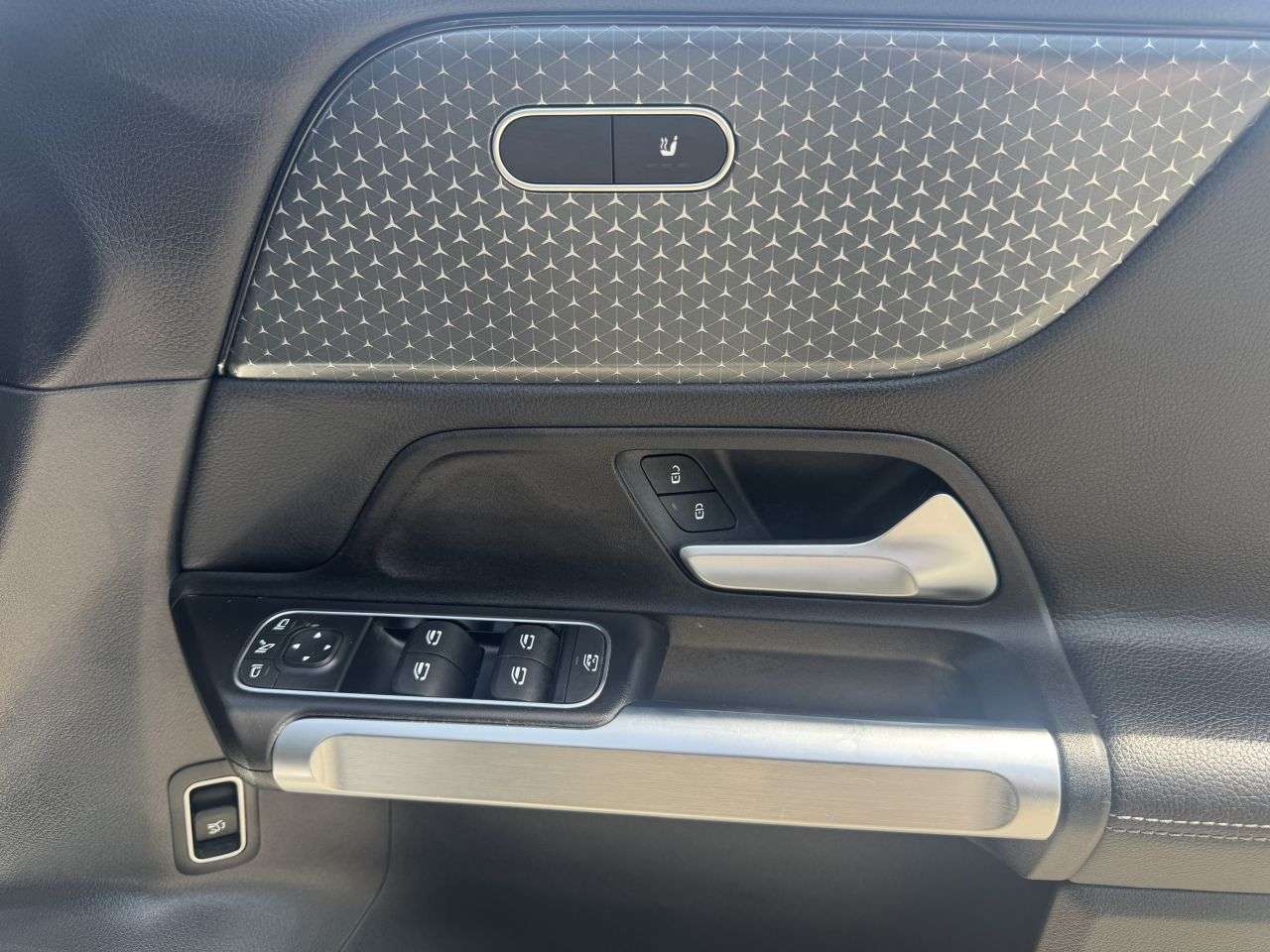 2025 MERCEDES-BENZ GLB 2025 MERCEDES-BENZ GLB