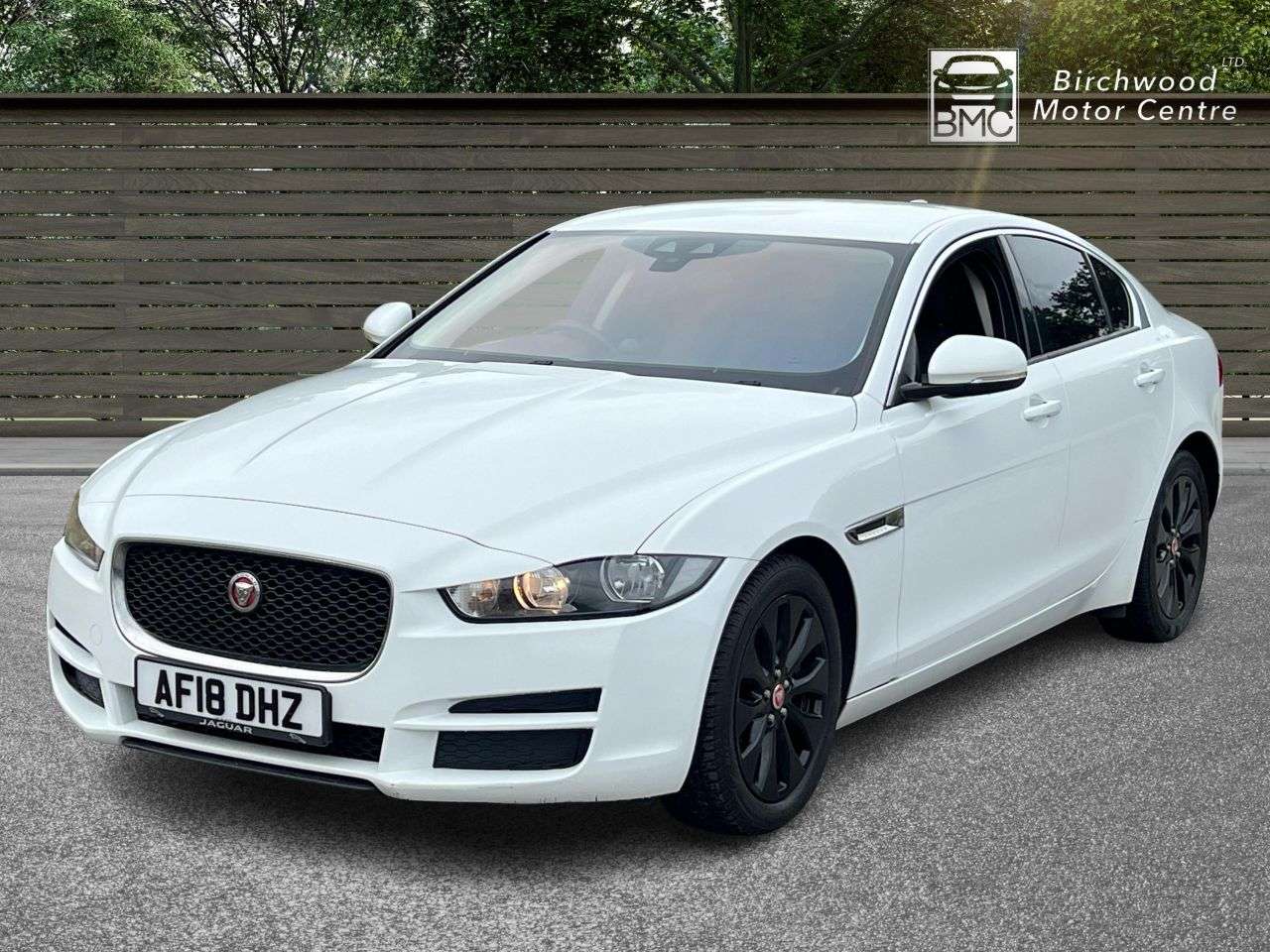 A 2018 JAGUAR XE 2.0d SE Saloon 4dr Diesel Auto Euro 6 (s/s) (163 ps) SATALITE NAVIGATION UL A 2018 JAGUAR XE 2.0d SE Saloon 4dr Diesel Auto Euro 6 (s/s) (163 ps) SATALITE NAVIGATION UL