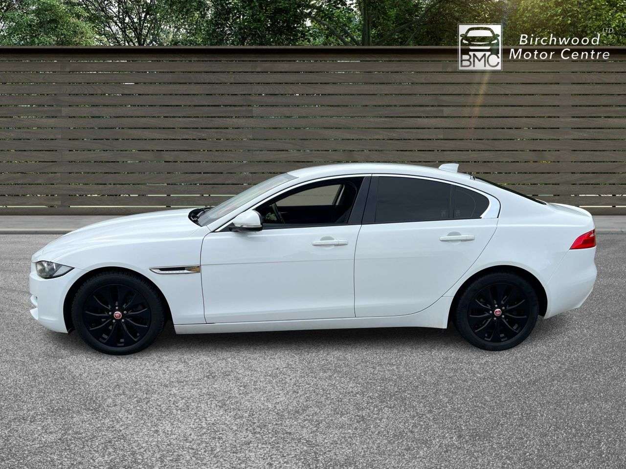 A 2018 JAGUAR XE 2.0d SE Saloon 4dr Diesel Auto Euro 6 (s/s) (163 ps) SATALITE NAVIGATION UL A 2018 JAGUAR XE 2.0d SE Saloon 4dr Diesel Auto Euro 6 (s/s) (163 ps) SATALITE NAVIGATION UL