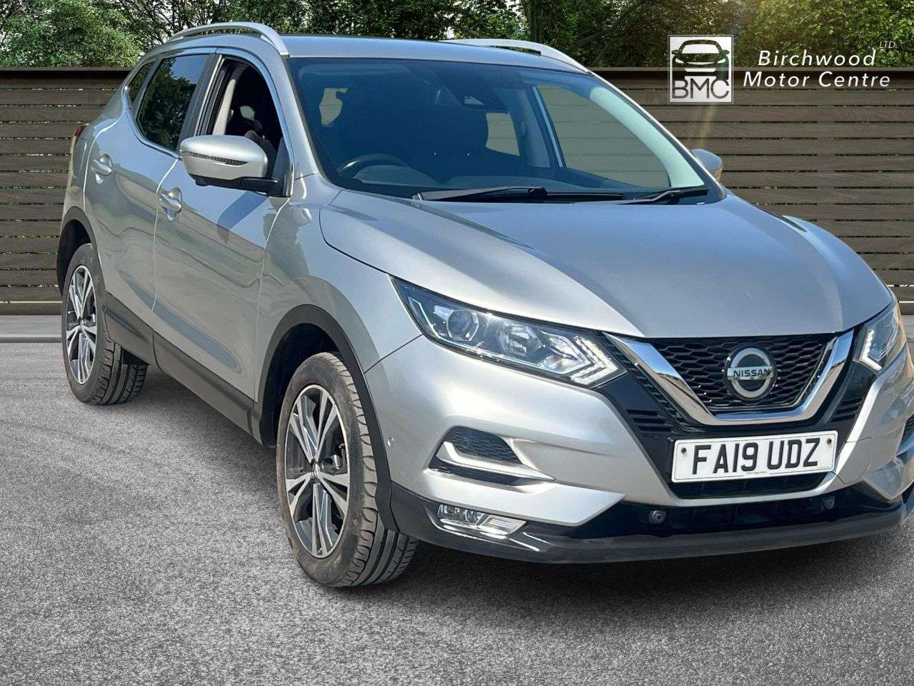 A 2019 NISSAN QASHQAI 1.3 DIG-T N-Connecta SUV 5dr Petrol Manual Euro 6 (s/s) (140 ps) AIR CONDIT A 2019 NISSAN QASHQAI 1.3 DIG-T N-Connecta SUV 5dr Petrol Manual Euro 6 (s/s) (140 ps) AIR CONDIT