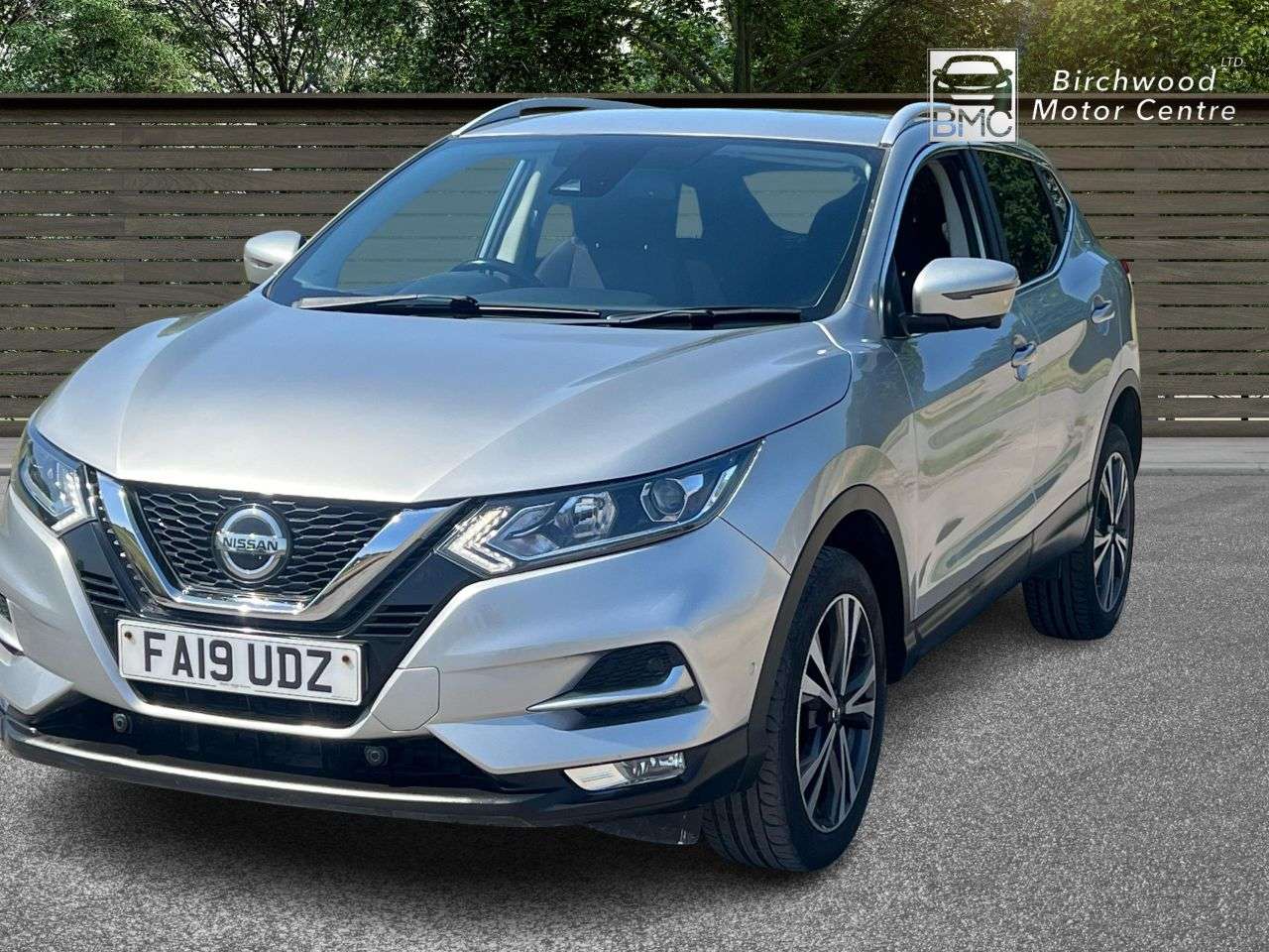 A 2019 NISSAN QASHQAI 1.3 DIG-T N-Connecta SUV 5dr Petrol Manual Euro 6 (s/s) (140 ps) AIR CONDIT A 2019 NISSAN QASHQAI 1.3 DIG-T N-Connecta SUV 5dr Petrol Manual Euro 6 (s/s) (140 ps) AIR CONDIT