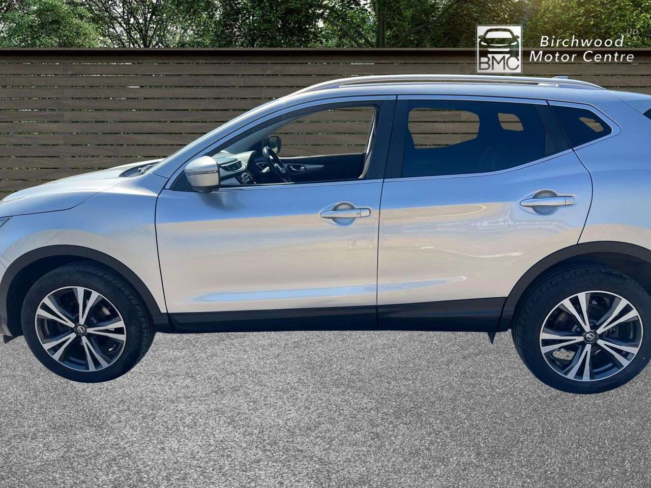 A 2019 NISSAN QASHQAI 1.3 DIG-T N-Connecta SUV 5dr Petrol Manual Euro 6 (s/s) (140 ps) AIR CONDIT A 2019 NISSAN QASHQAI 1.3 DIG-T N-Connecta SUV 5dr Petrol Manual Euro 6 (s/s) (140 ps) AIR CONDIT