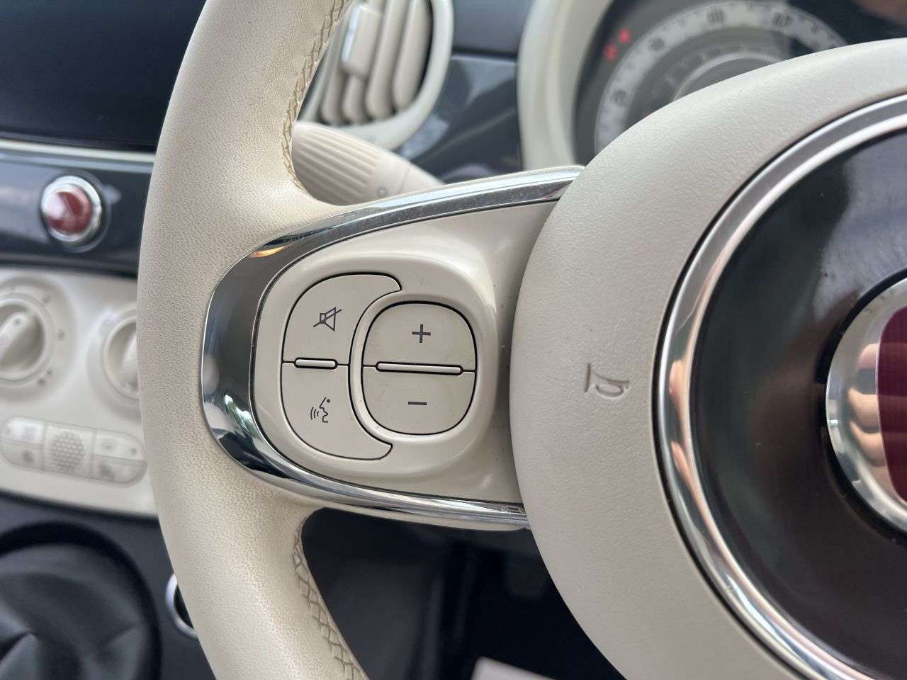 2019 FIAT 500 2019 FIAT 500