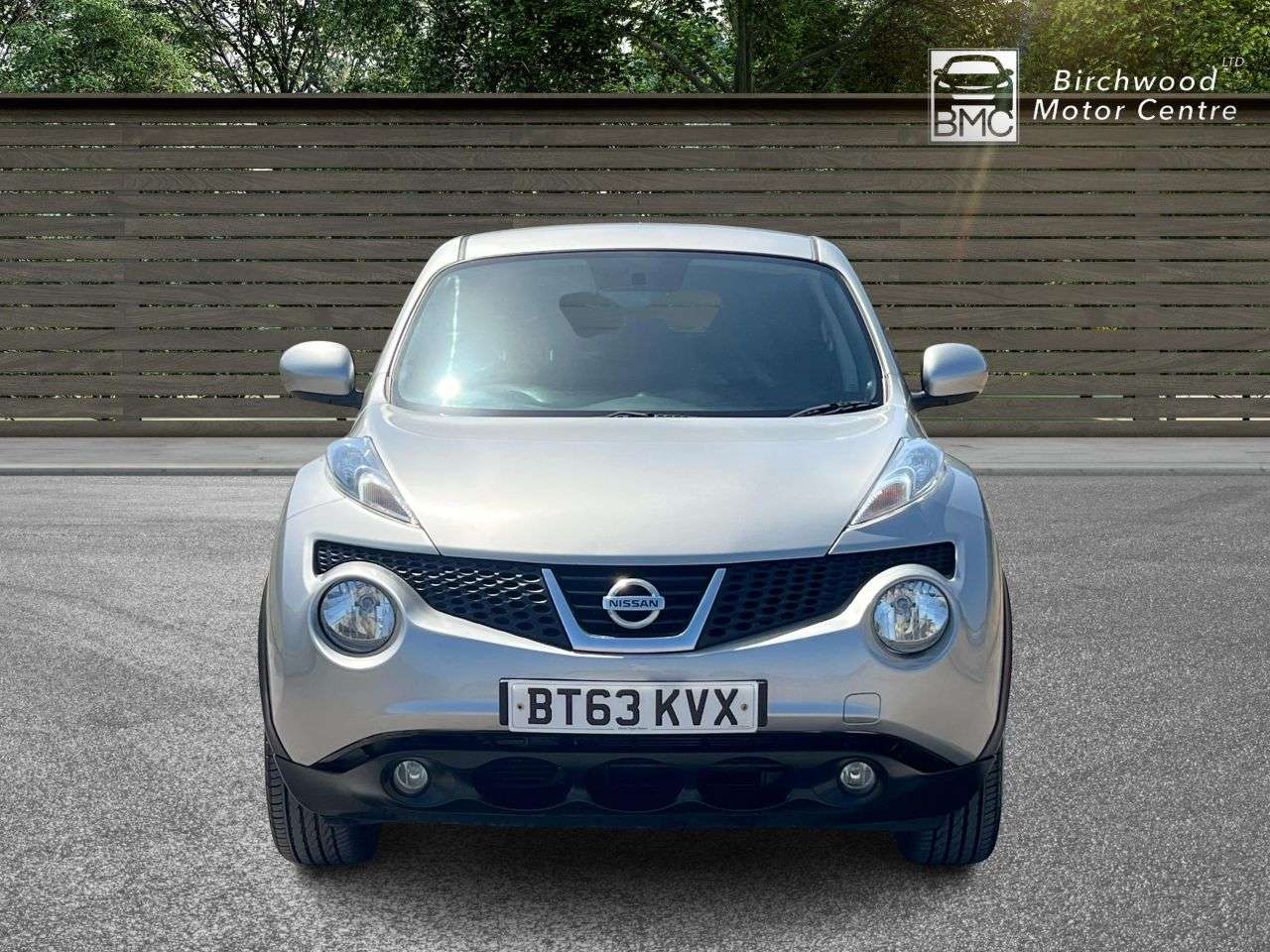 A 2013 NISSAN JUKE 1.6 Acenta Premium SUV 5dr Petrol CVT Euro 5 (117 ps) SUV A 2013 NISSAN JUKE 1.6 Acenta Premium SUV 5dr Petrol CVT Euro 5 (117 ps) SUV