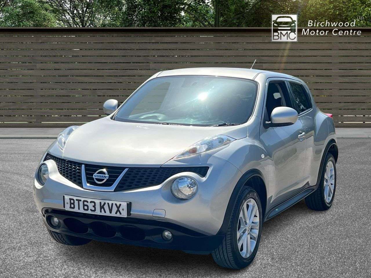 A 2013 NISSAN JUKE 1.6 Acenta Premium SUV 5dr Petrol CVT Euro 5 (117 ps) SUV A 2013 NISSAN JUKE 1.6 Acenta Premium SUV 5dr Petrol CVT Euro 5 (117 ps) SUV